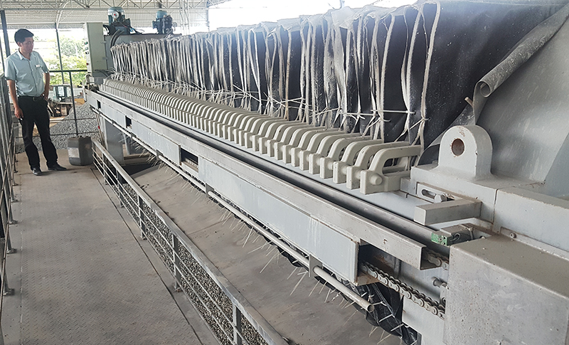 壓濾機設備進行過濾時如何降低濾餅的含水率 壓濾機設備進行過濾時如何降低濾餅的含水率