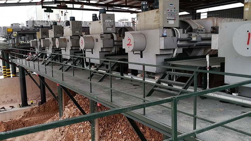 污泥處理成套設(shè)備有哪些?日處理量100噸的污泥壓濾機(jī)多少錢一臺(tái)?